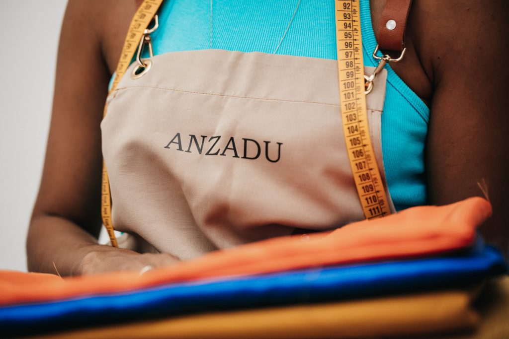 ANZADU nombre de nuestra marca de confección de bolsos artesanales