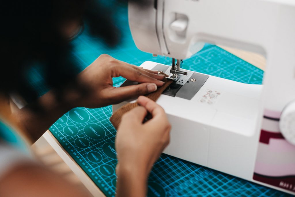 Taller de confección de bolsos artesanales