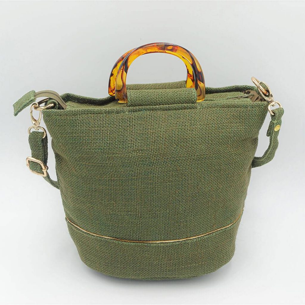 Bolso Levisa. Confeccionado artesanalmente y publicado en la Revista Semana
