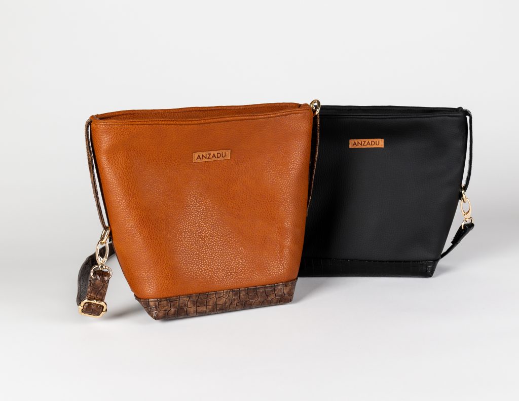 Bolsos ADuany de mujer, diseñado con dos tipos de piel vegana.