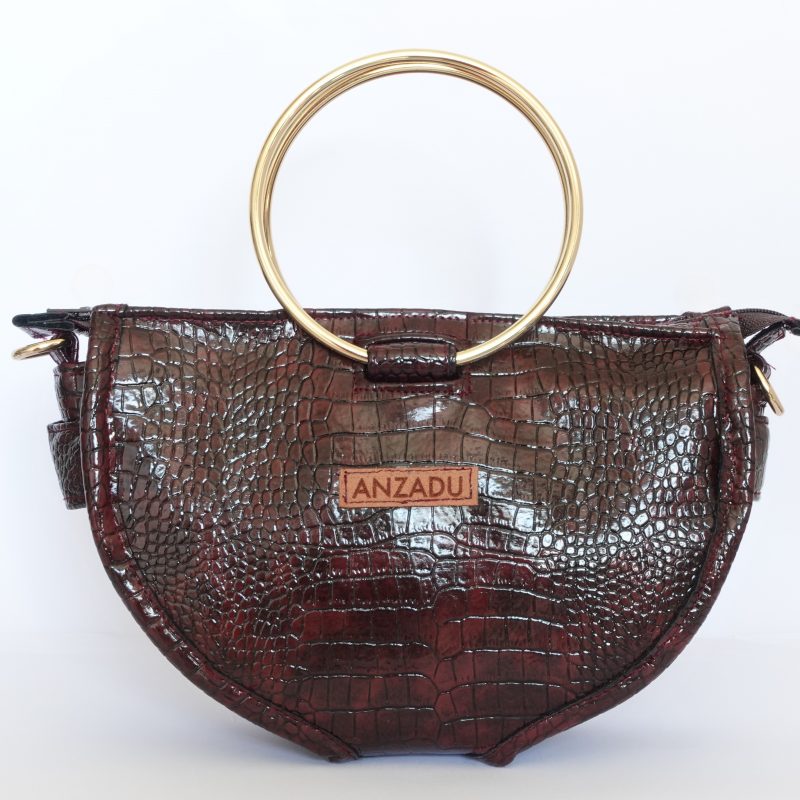 Bolso Aduany Mini, visto de frente, piel vegana, color granate, muy práctico.